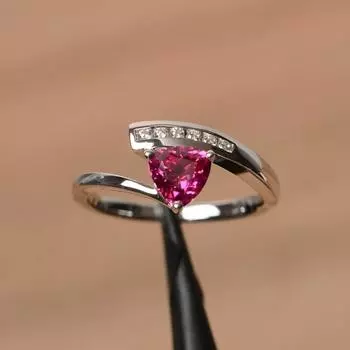 Женское кольцо из стерлингового серебра 925 пробы, красный рубин, драгоценный камень триллиона огранки, июльский камень, обручальное кольцо, эффектное кольцо 3 красный