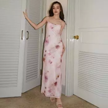Женское летнее платье-футляр без рукавов в французском стиле с открытой спиной и длинным принтованным халтером S розовый