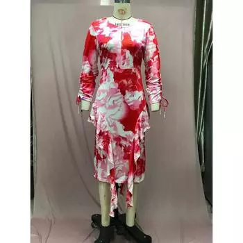 Женское летнее платье с запахом и рюшами с принтом на бедрах S красный