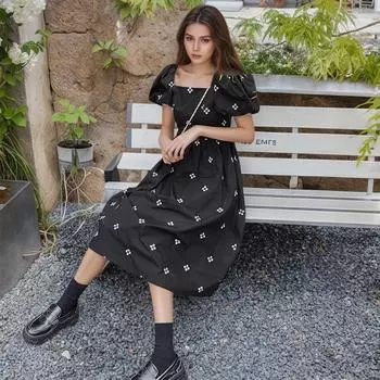 Женское летнее темпераментное платье с квадратным вырезом, рукавами-фонариками и принтом на талии, облегающее маленькое черное платье, платья А-силуэта M чёрный