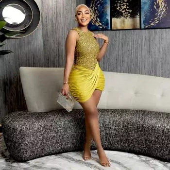 Женское модное сексуальное короткое платье без рукавов с круглым вырезом и нерегулярными пайетками S жёлтый