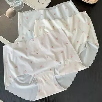 Женское нижнее белье, трусики из ледяного шелка с принтом клубники, быстросохнущие бесшовные трусы со средней талией с подтяжкой бедер M