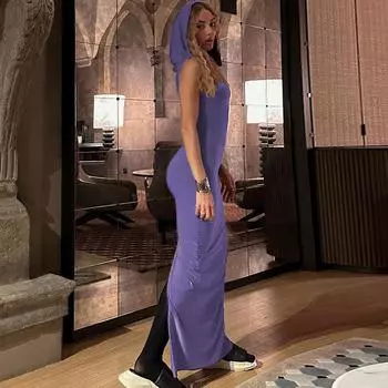 Женское однотонное платье без рукавов с капюшоном и разрезом S серый