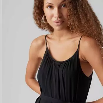 Женское однотонное платье на тонких бретелях и с воланами длины миди VERO MODA L чёрный