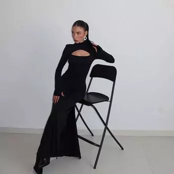 Женское осенне-зимнее модное платье с высоким воротом и длинными рукавами, ажурным вырезом и разрезом S чёрный