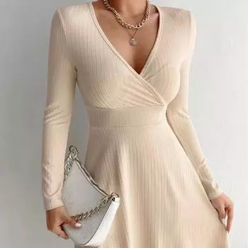 Женское осенне-зимнее платье А-силуэта с завышенной талией, свободное трикотажное платье с длинными рукавами S чёрный