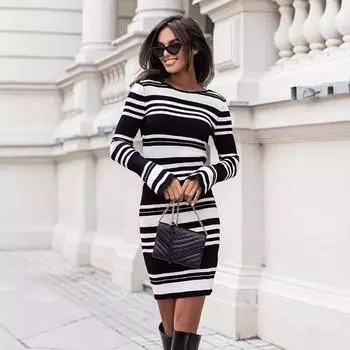 Женское осеннее темпераментное трикотажное платье с расклешенными рукавами в тон, в полоску, облегающего кроя и узкой талией S чёрный