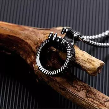 Женское ожерелье Мужское ожерелье пользуется популярностью благодаря новым скелетонизированным кольцам-подвескам в стиле HIPHOP. серебряный