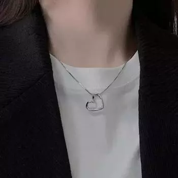 Женское ожерелье с подвеской в виде полого сердца, регулируемая длина, мягкий стиль, однотонное гальваническое украшение на шею для повседневных вечеринок, выпускного вечера серебряный