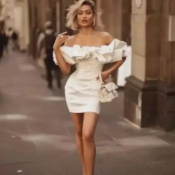 Женское платье 2023 года в европейском и американском стиле на одно плечо с открытой спиной и воротником-пузырем - сексуально и модно M белый