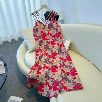 Женское платье больших размеров с зауженной талией и стройнящим силуэтом, украшенное цветочными бретельками-халтер — это новый летний стиль с нотками элегантности 2XL