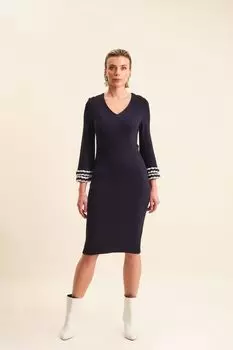 Женское платье большого размера с v-образным вырезом