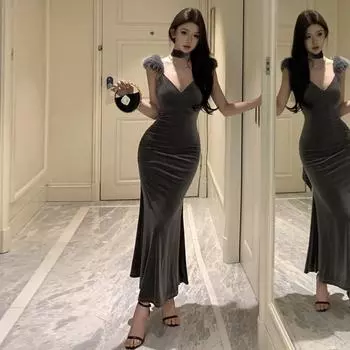 Женское платье French royal sister из бархата с открытой спиной и бретелями S