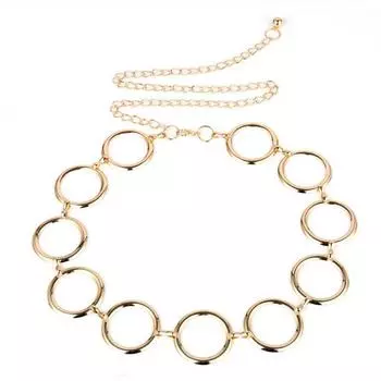 Женское платье с металлическим широким поясом-цепочкой и регулируемым поясом