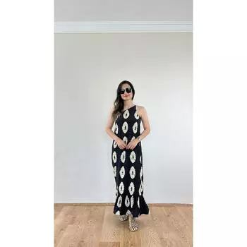 Женское платье с рисунком на одно плечо