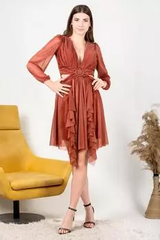 Женское платье с юбкой и рюшами