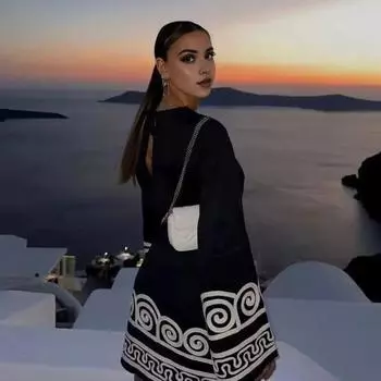 Женское платье с вышивкой, круглый вырез, свободный, с длинными рукавами, однотонный А-силуэт, короткое платье, вырез на спине, мини-платье на весну и осень S чёрный