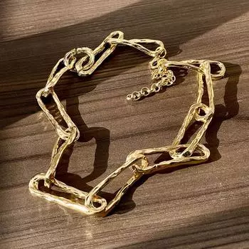 женское преувеличенное ожерелье из толстой цепи на ключицу золотой