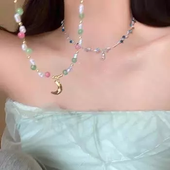 Женское разноцветное ожерелье с луной из бисера - уникальная высококачественная летняя цепочка на ключицу зелёный/розовый