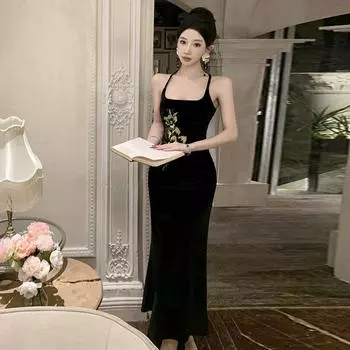 Женское сексуальное бархатное платье с перекрещивающимися бретелями и цветочной вышивкой S чёрный