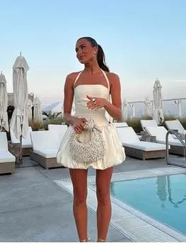 Женское сексуальное мини-платье с открытой спиной и бретелькой через шею, элегантное платье без рукавов с плиссированным подолом, платье А-силуэта 2024 года, облегающее однотонное вечернее платье для леди S бежевый