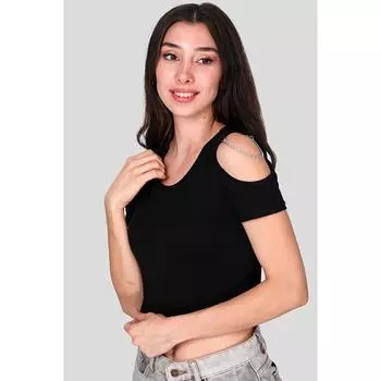 Женское тело с цепочкой через плечо