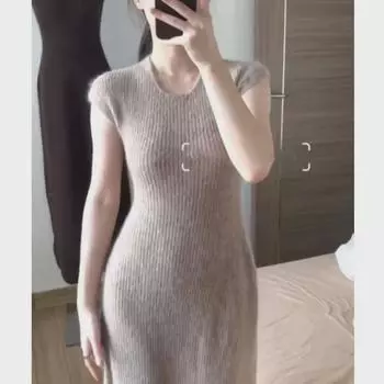 Женское трикотажное платье абрикосового цвета: Длинная юбка с короткими рукавами, идеальна для ранней осени One Size чёрный