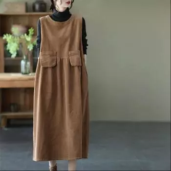 Женское вельветовое платье средней длины без рукавов с круглым вырезом и укороченными складками с разрезом по подолу 3XL чёрный