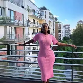 Женское весенне-летнее новое однотонное повседневное дышащее облегающее платье с круглым вырезом и коротким рукавом S чёрный