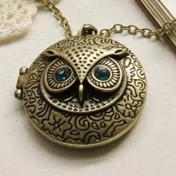 Женское винтажное ожерелье с кулоном-медальоном в виде глаза совы и синими стразами на длинной цепочке One Size
