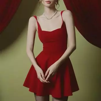 Женское зимнее модное сексуальное французское высококачественное темпераментное чистое облегающее платье с бретелькой через шею S красный