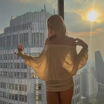 Женское зимнее сексуальное платье Pure Desire с воротником-стойкой и длинными рукавами в складку на бедрах S белый