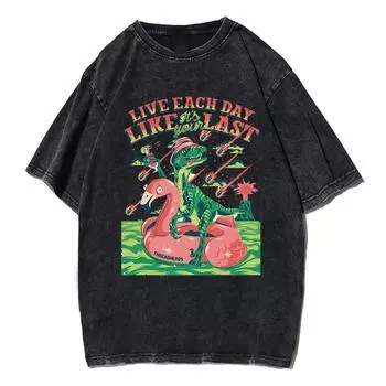 Живи каждый день как последний. Футболка с динозавром, катающимся на фламинго. Хлопковая футболка оверсайз для мужчин. Футболка Y2K. Топ. S