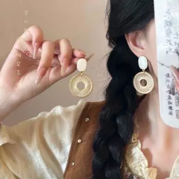 Zhong Chuxi Same Style White Woven Earrings for Women Bohemia Ethnic Style Graceful Earrings Seaside Vacation Style Earrings Disc braided pendant earrings-Silver Needle