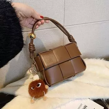 Зима 2023, маленькая квадратная сумка из тканого и сплетенного нишевого дизайна, сумка через плечо на одно плечо, модная и элегантная женская сумка