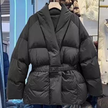 Зима 2024 года, новый женский пуховик средней и длинной длины с V-образным вырезом и ремешком на талии, китайский дизайн, куртка на утином пуху S recommends within 62.5 kg