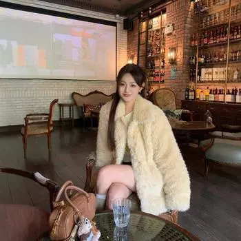 Зимнее женское пальто из плюша ягненка с утолщенным мехом, интегрированный высококачественный легкий, средний и длинный искусственный мех, теплый верх S светло-желтого