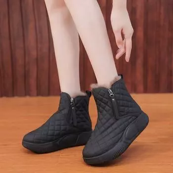 Зимние бархатные теплые утолщенные зимние сапоги женская обувь 2024 года новая подошва маффин усиленная холодная и нескользящая обувь из хлопка для матерей 35 чёрный