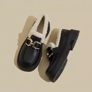 Зимние бархатные утолщенные теплые хлопковые туфли женские 2024 новые чехлы для ног одна педаль ленивые туфли маленькие кожаные туфли женские 35