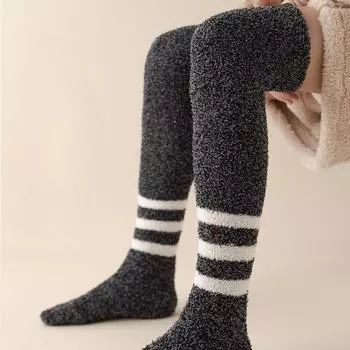 Зимние длинные толстые теплые женские носки для сна выше колена, не линяют, коралловые бархатные пушистые полосатые термочулки чёрный