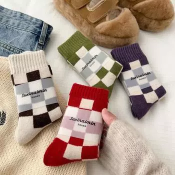 Зимние модные шерстяные носки в шахматную клетку, винтажные утолщенные теплые зимние носки-тахо, мягкие и удобные плюшевые носки чёрный/белый