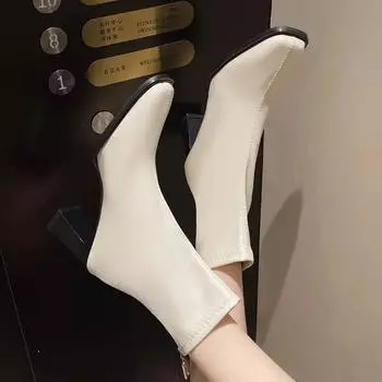 Зимние современные ботинки на квадратном каблуке с острым носком на молнии, женская обувь на распродаже 2025 года, лаконичные женские ботинки на высоком каблуке с однотонным шитьем 35 бежевый