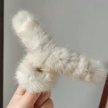 Зимний пушистый краб для волос Элегантные акриловые заколки для волос Зажим для волос Краб Мягкие плюшевые заколки Женские Девичьи аксессуары для волос Size fits all