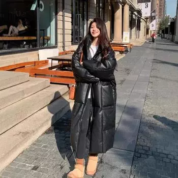 Зимняя длинная куртка-пуховик выше колена женская супер длинная 2024 новая высококачественная куртка из искусственной кожи, которую можно носить S чёрный