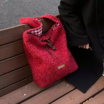 Зимняя модная плюшевая сумка женская новая модная сумка через плечо в студенческом стиле повседневная большая вместительная плюшевая сумка-тоут