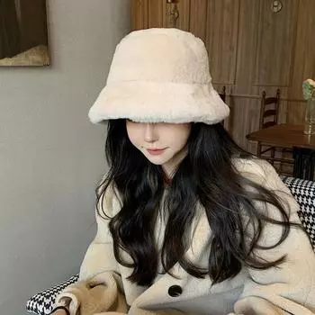 Зимняя теплая женская пушистая меховая шапка чистого цвета для защиты ушей белый