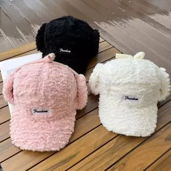 Зимняя женская шапка-ушанка. Защита ушей. Утолщенная плюшевая солнцезащитная козырек с длинными полями. Сплошной цвет на шнуровке. Ветрозащитная кепка Lei Feng. Зимний велосипедный головной убор. M бежевый