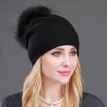 Зимняя женская шапка вязаная толстая эластичная плюшевая с шариками декоративная однотонная защита ушей серый