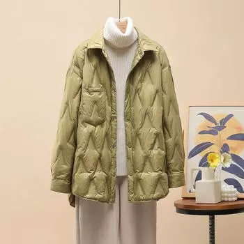 Зимой 2024 года в моде новые женские пуховики с воротником-рубашкой — свободные и тонкие, а также в тренде средние и длинные пуховики. M