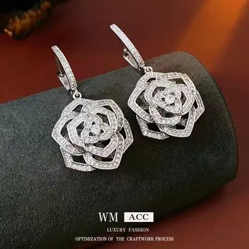 Zircon Hollow Flower Earrings - Light Luxury, Fashionable, Cold Style, High-End, All-Match Temperament, Statement Earrings Silver Needle серебряный